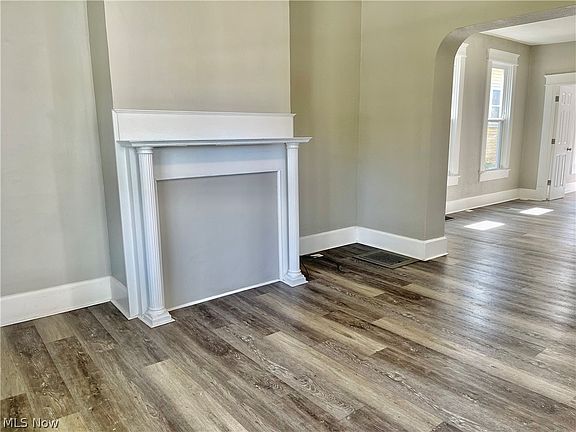 2nd image of 323 N 10th St