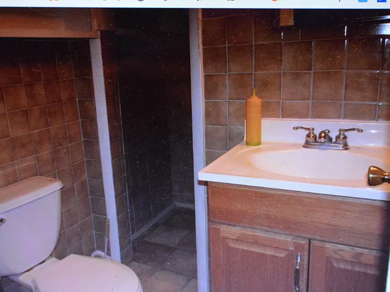 927 1/2 Maple St — Photo 3