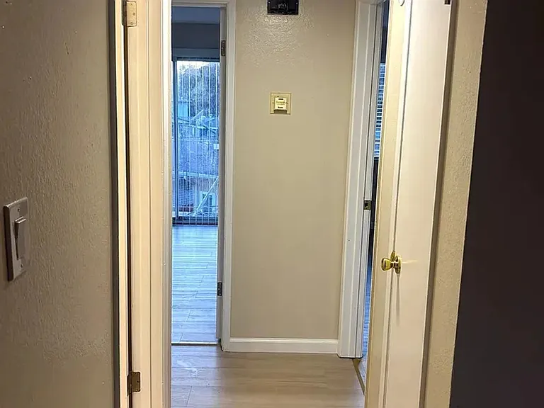 21 Lewis Ave — Photo 8