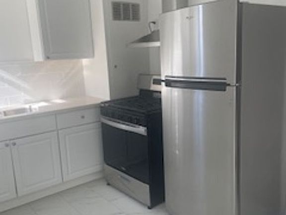 2nd image of 4061 Wade St APT D