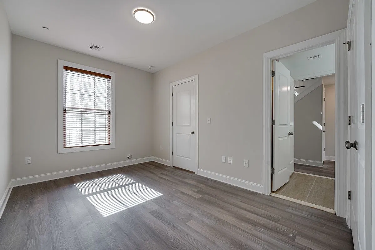 4 bed, 3.5 bath, 2258 sqft, $5,000 — Photo 3