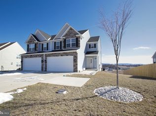 252 Ida Red Dr, Leesport, PA 19533