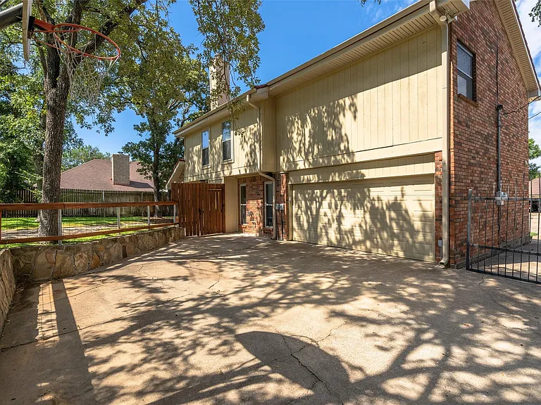 3104 Steve Dr — Photo 32