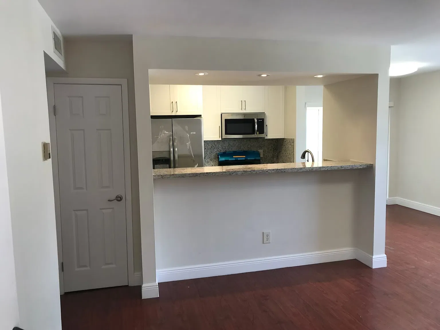 2 bed, 1093 sqft, $2,300 — Photo 2