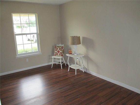 4th image of 1120 Hidden Hills Dr