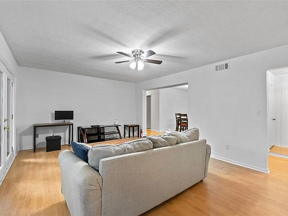 5th image of 6851 Roswell Rd Unit D28