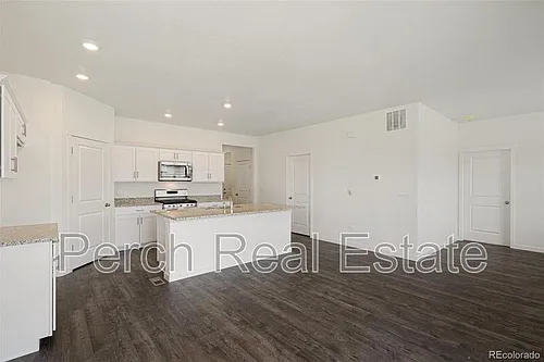9892 Cathay St Photo 1