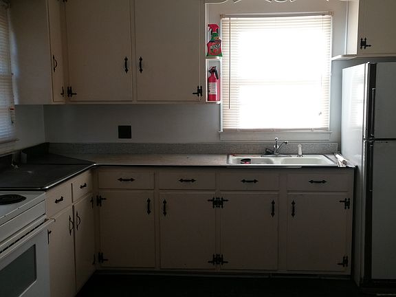 2nd image of 1410 Knollwood Dr