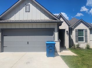 1068 Seattle Slew St, Hewitt, TX 76643