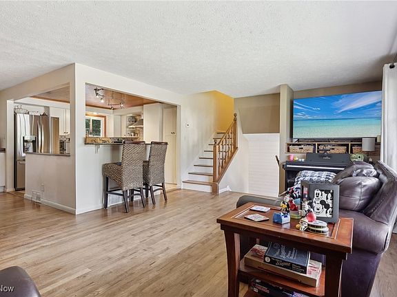 5th image of 29314 Laurel Ln