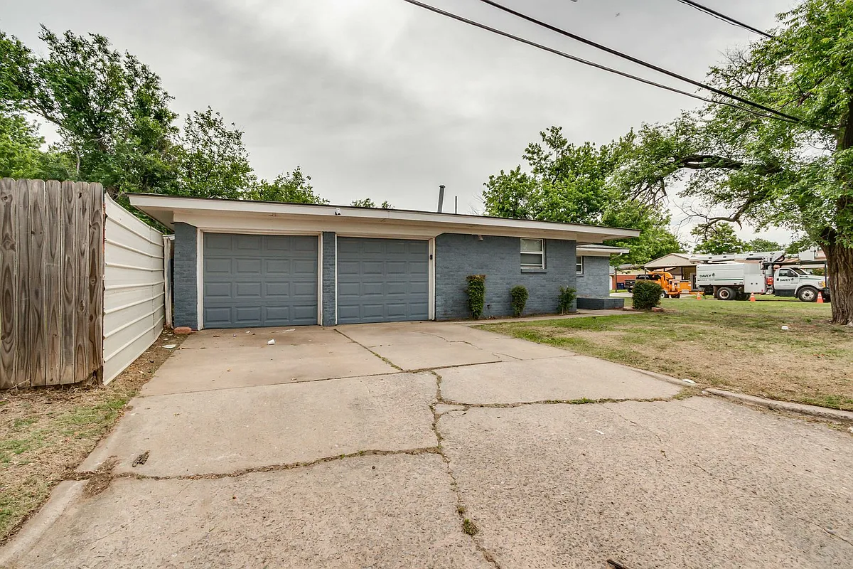 Building Photo - 2641 SW 57th St
