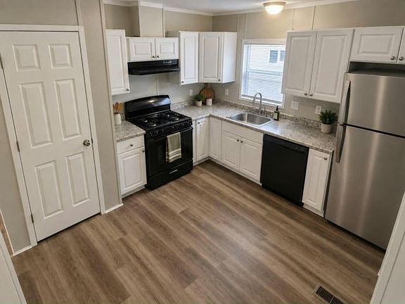 3rd image of 260 Bunting Ln #260
