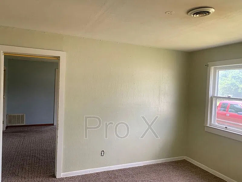 2 bed, 1.0 bath, $800 — Photo 4