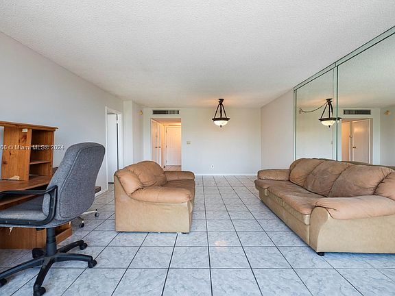5th image of 20500 W Country Club Dr APT 403