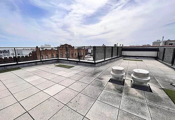 Rented by ERNY LLC | media 24