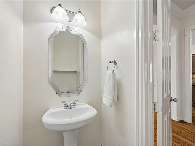 7608 Janak Dr — Photo 12