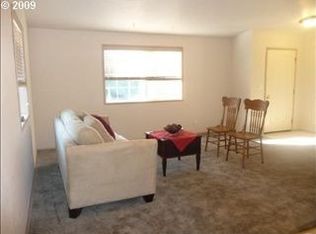 1054 Elm St, Junction City, OR