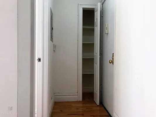 Rented by Hillel Realty Group | media 19