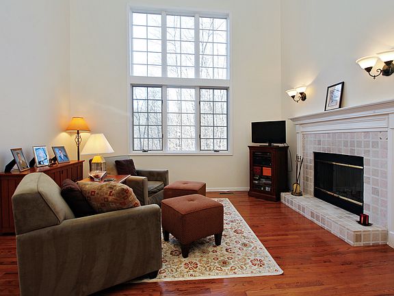 5th image of 2431 Pinetree Pl