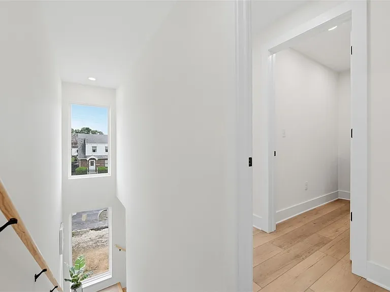 1361 Hawthorne St — Photo 26
