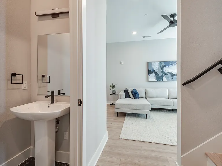 1423 N Carroll Townhomes — Photo 16
