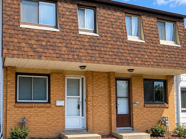 53 J Sumac St, Ottawa, ON K1J 7T7