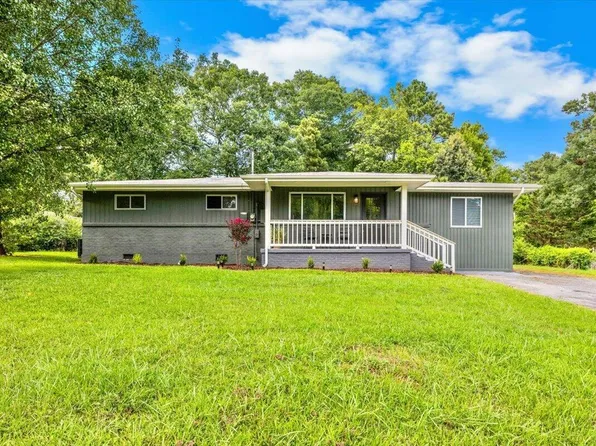 724 Fricks Ln, Rossville, GA 30741