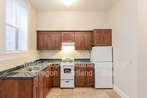 2167 SW Yamhill St Photo 1
