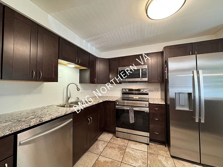 379 W Broad St — Photo 9