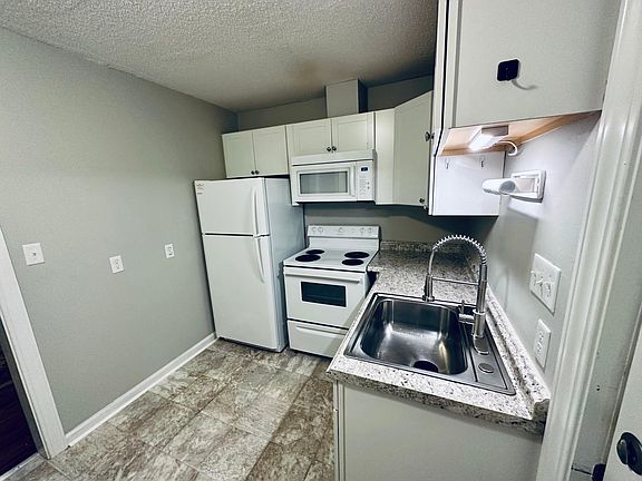 2nd image of 103 Juniper Ln