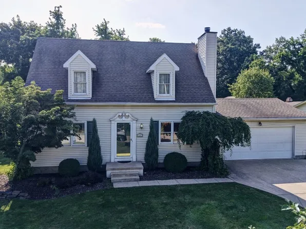 5807 Woodmoor Ave NW, Canton, OH 44718