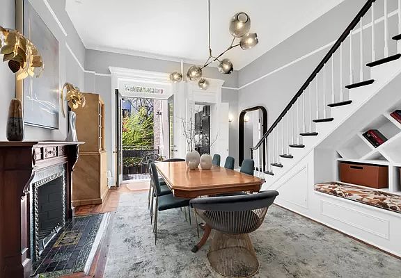 2nd image of 132 W 78th St #1R2
