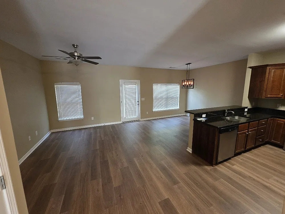 3 bed, 2.5 bath, 1603 sqft, $2,150 — Photo 2