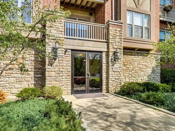1950 Farnsworth Ln Unit 202, Northbrook, IL 60062