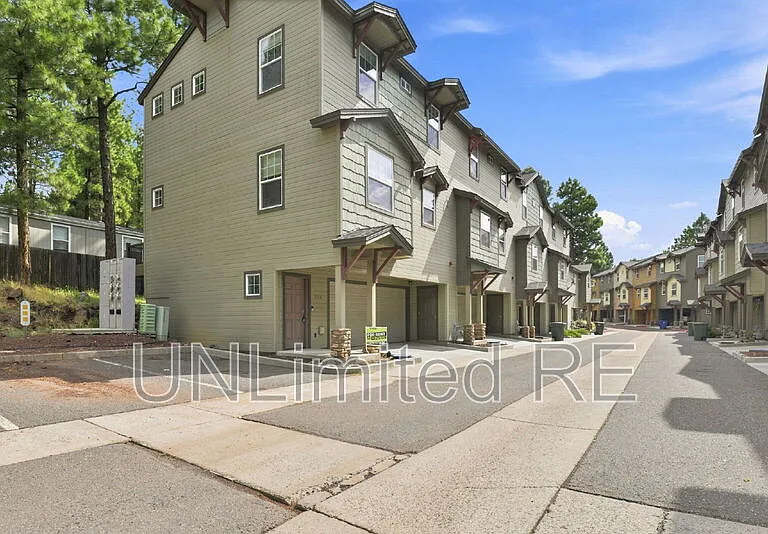 2520 W Pikes Peak Dr — Photo 3