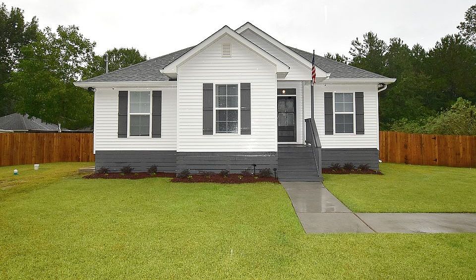 1st image of 60379 Lilac Dr