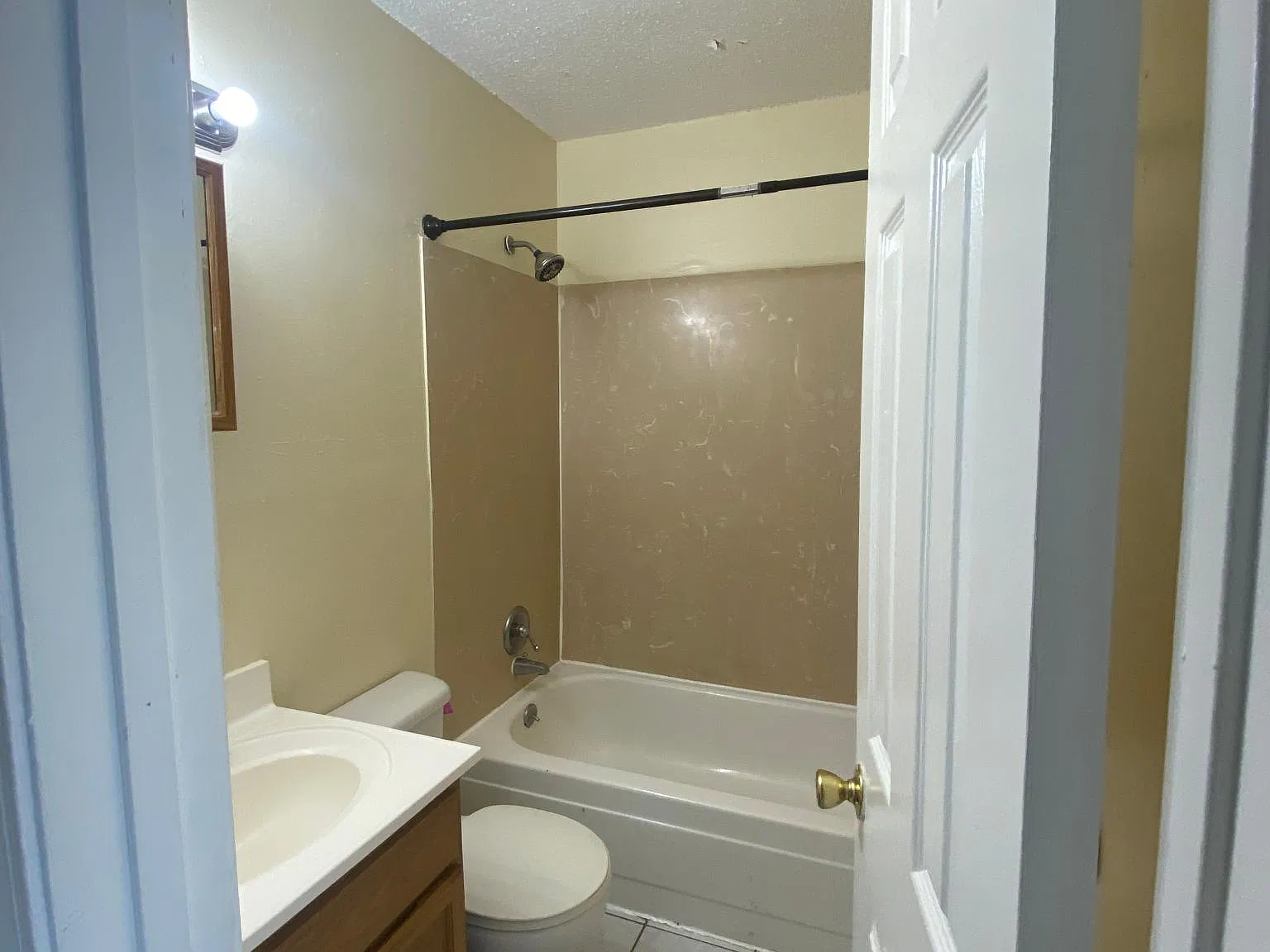 1640 Newport Pl — Photo 2