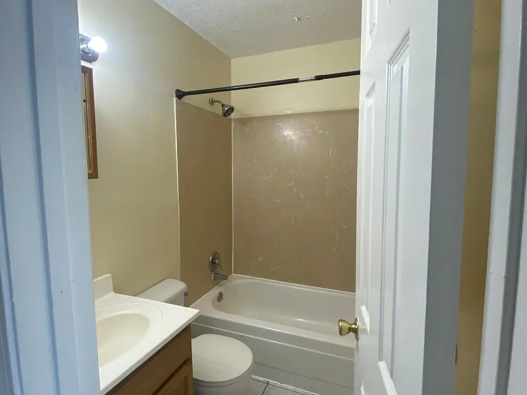 1640 Newport Pl — Photo 2