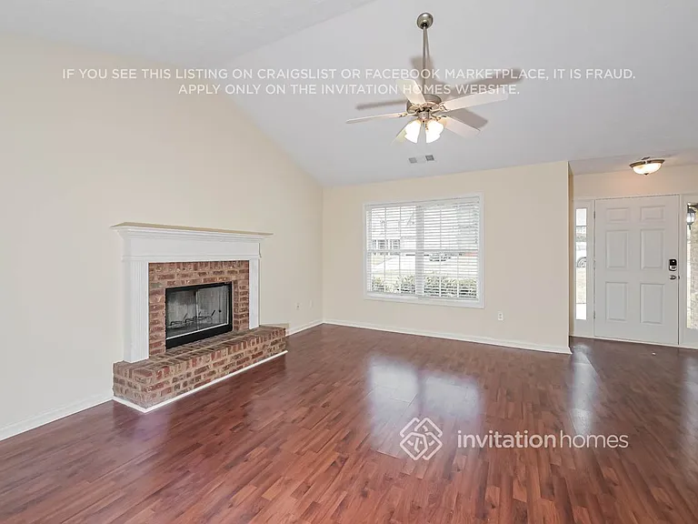 555 Wellington Ln — Photo 4