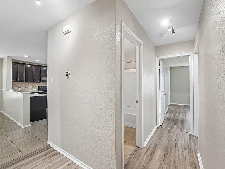 9209 Bowfield Dr — Photo 22