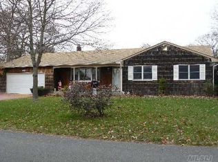 25 Dearborn Ave, Patchogue, NY 11772
