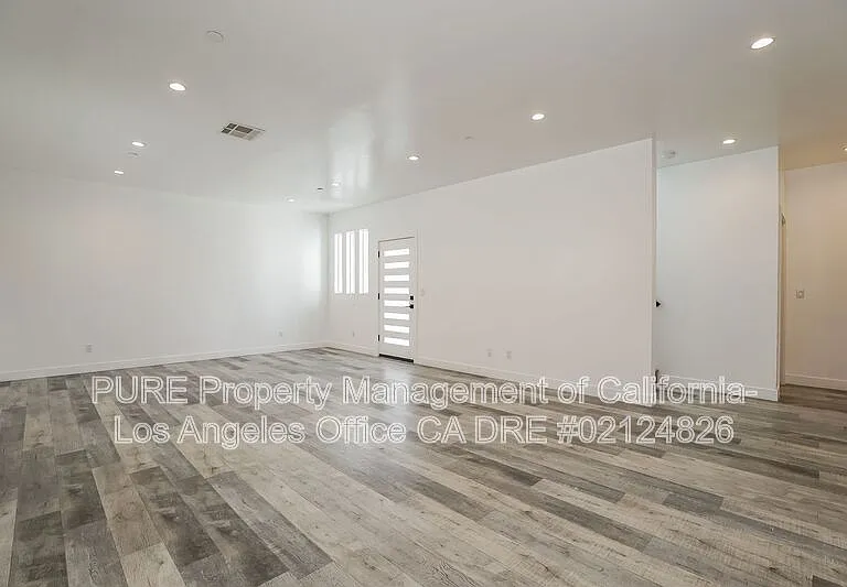 1340 N Kenmore Ave — Photo 5