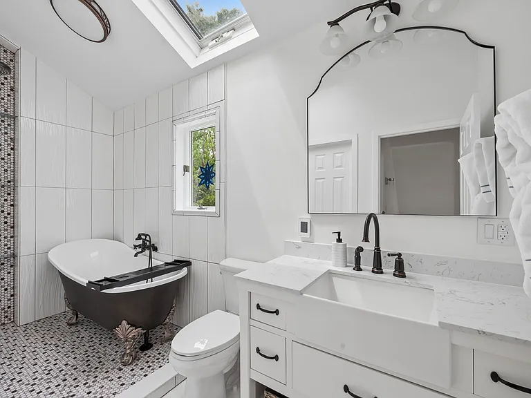 43 Montauk Ave — Photo 16