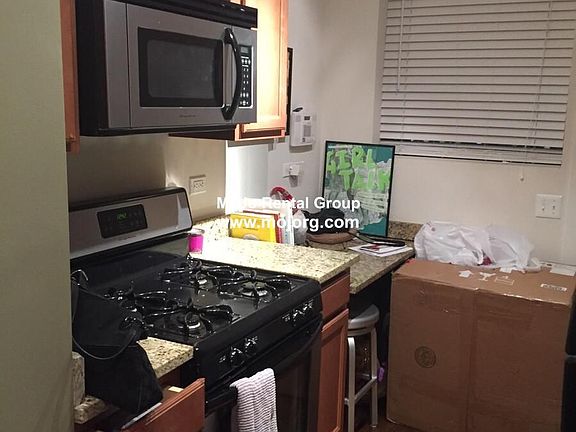 2nd image of 1847 W Cornelia Ave #3