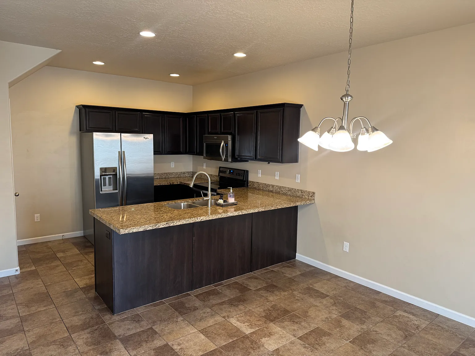 3 bed, 2.5 bath, 2170 sqft, $2,450 — Photo 4