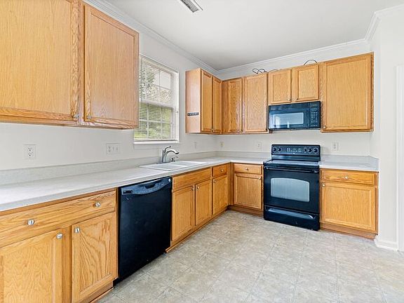 5th image of 26 Autumn Leaf Ln