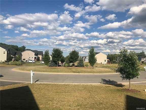 4th image of 11 Conway Cir