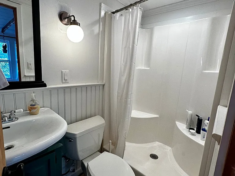 332 Canoe Place Rd — Photo 7