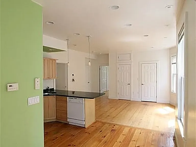 365 Columbia St #3 — Photo 13