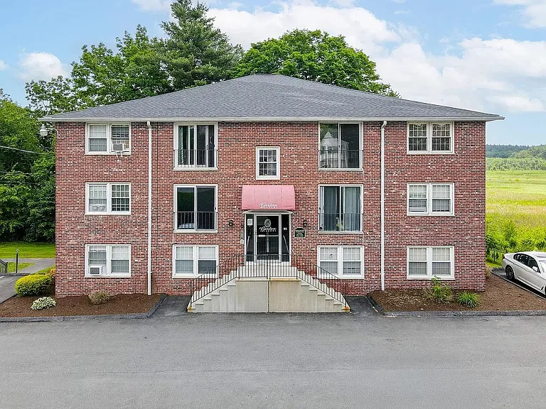 95 E Broadway St #10 — Photo 1